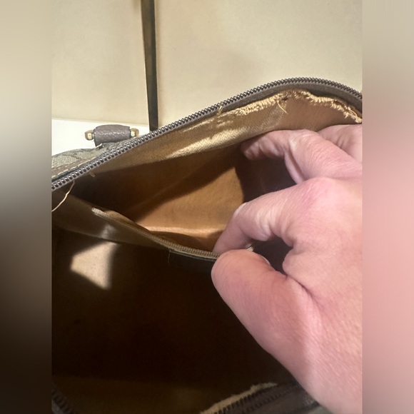 Authentic GUCCI Monogram GG Web Sherry Line
Supreme Boston Bag - Picture 14 of 15